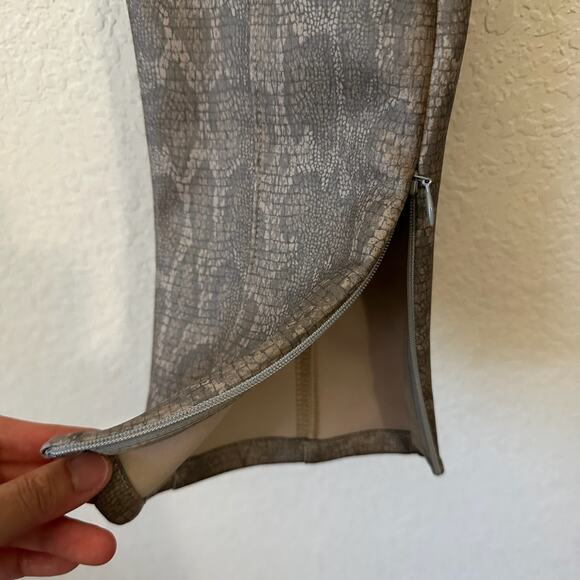 ANTHROPOLOGIE Pants Taupe Snakeskin Animal Pull On Ankle Zip Skinny - Picture 6 of 14